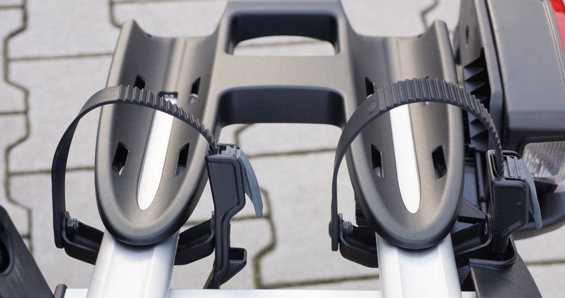 Radschalen und Ratschen am Thule Velocompact Fahrradträger